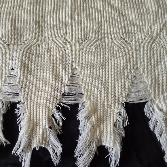 Women's Size X Large V-Neck Knit Beige Knit Tank W/Fringe Bottom - Picture 2 of 10